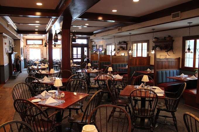 Yankee Rebel Tavern - 10 Best Restaurants on Mackinac Island (2023)