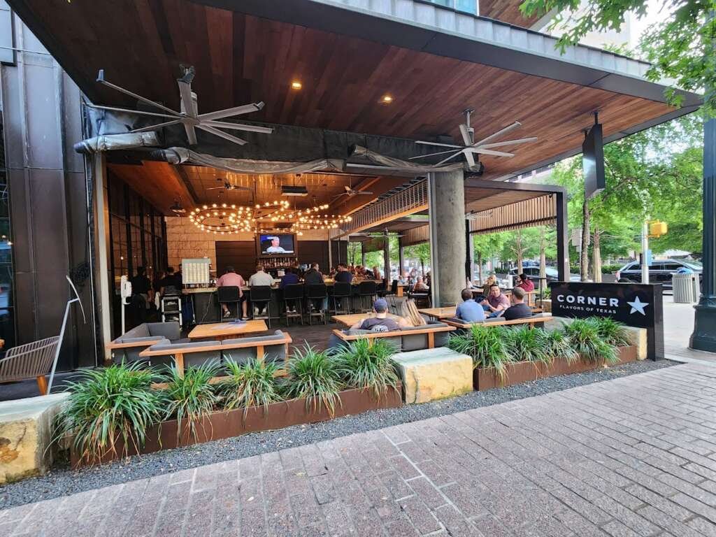 Corner Restaurant - 10 Best Restaurants in Austin Downtown (2023)