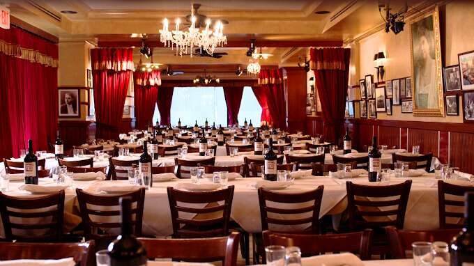 Carmine's Italian Restaurant - 10 Best Restaurants in Times Square (2023)